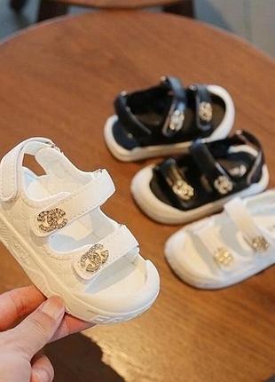 Стильні дитячі босоніжки на дівчинку
