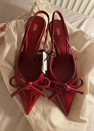 Босоніжки, туфлі zara