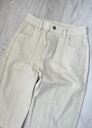 Джинси жіночі бежевого кольору прямі