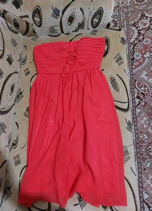 Красное платье