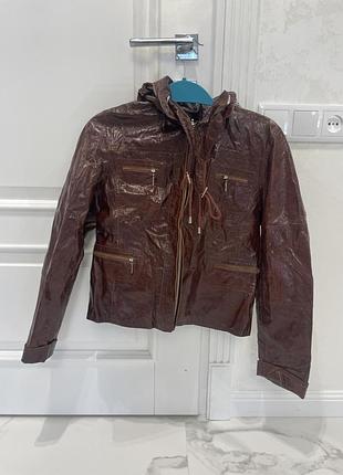 Лакова куртка