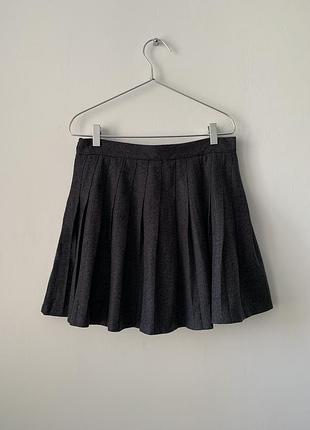 Юбка с шортами снизу корейского бренда hanqi темно-серая в складку школьная теннисная юбка-шорты