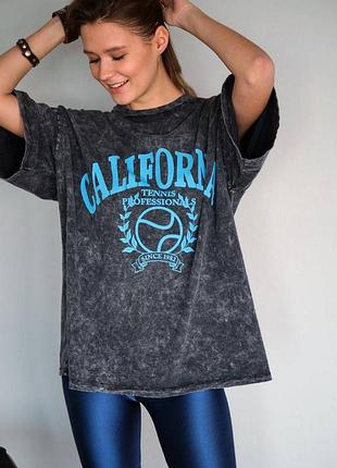 Жіноча якісна футболка оверсайз вільного крою подовжена з малюнком
