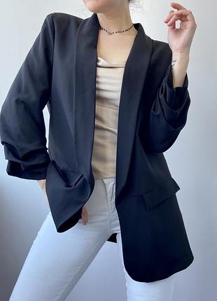 Базовый черный удлиненный пиджак/жакет от бренда new collection made in italy