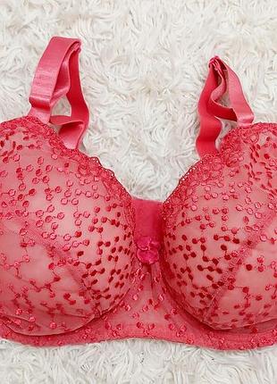 Бюст на велику чашку