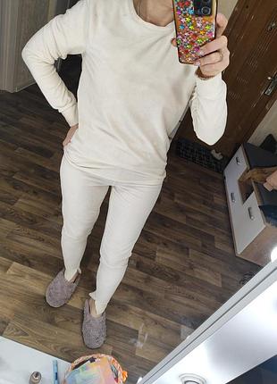 Молочний спортивний вельветовий костюм в рубчик піжама