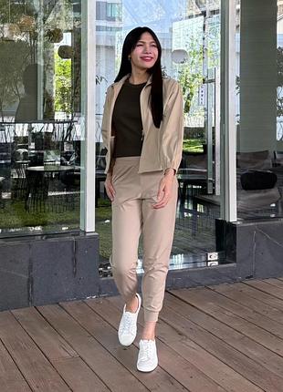 Тонкие эластичные спортивки штаны дожжки uniqlo размер s и м бежевые