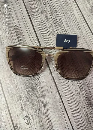 Очки солнцезащитные gap