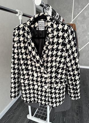 Черно-белый блейзер из фактурной ткани (букле) | perry fashion | размер s (xs–s)