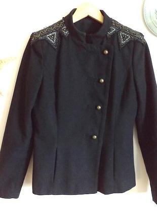 Шикарный бомбер пиджак с камнями