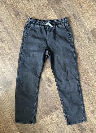 Серые джинсы р.140 см в идеальном состоянии