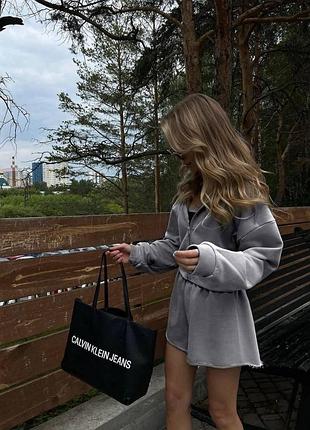 Женский серый спортивный костюм шорты и зип-худи свободного кроя 42-46