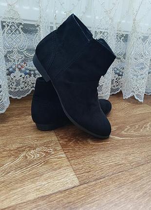 Демисезонные замшевые ботиночки, 40 размер, бренд peacocks