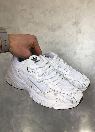 Неймовірні жіночі кросівки adidas astir triple white білі