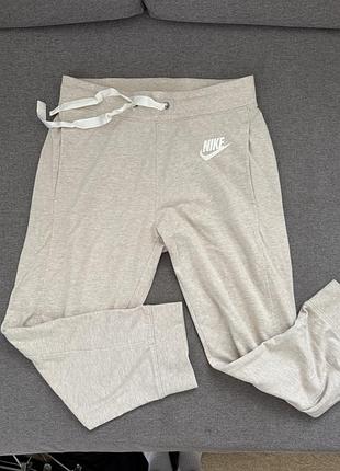 Спортивні бріджі nike