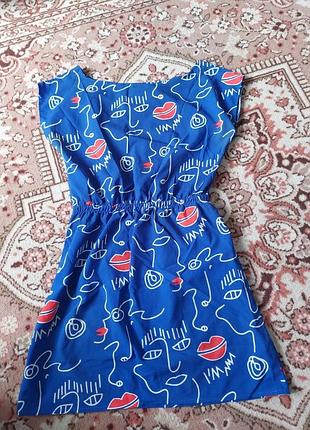 Сукня з цікавими малюнком