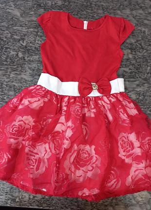 Дитяча  нарядна  сукня   . червоного кольору.  нова.