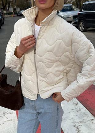 Жіноча стьобана куртка