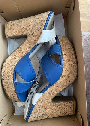 Laboca босоніжки на танкетці шкіряні 38