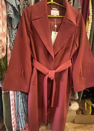 Супер плащ, в трендовому  кольорі . якість на висоті