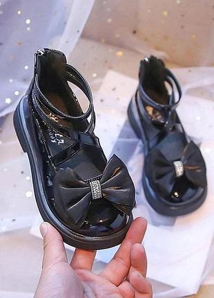 Туфлі на дівчинку