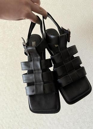 Hvoya босоніжки