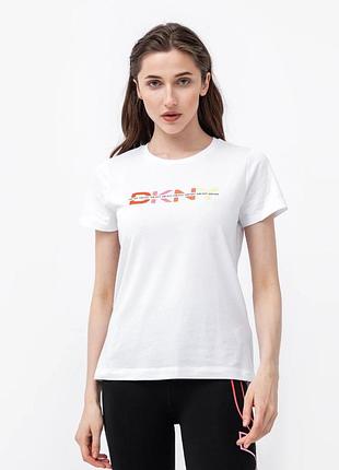 Трикотажная коттоновая футболка бренда dkny с надписью бренда. u9 10 eur 38