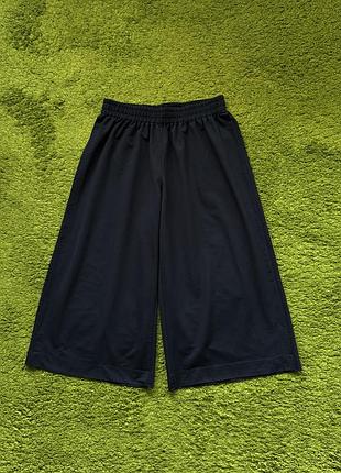 Широкие укороченные брюки cos