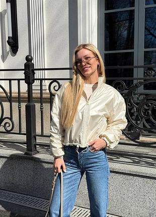 Весняна куртка бомбер з об'ємними рукавами