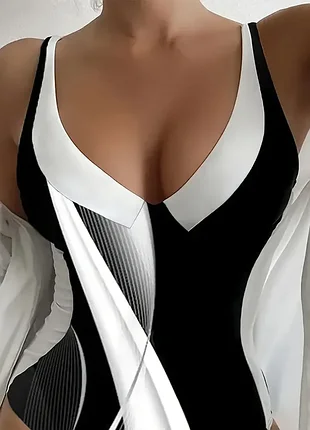 Женский однодельный купальник