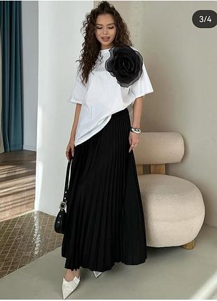 Футболка со съемной брошью из фатина дефект