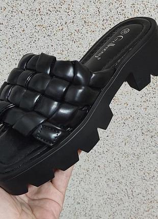 Шлепанці чорні