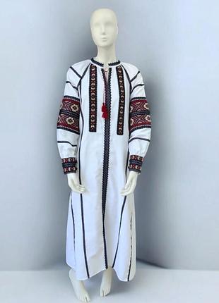 Вышитое платье ручной работы