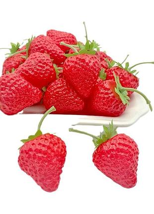 Искусственная клубника 19 штук 3 см красный