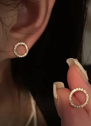 Сережки-гвоздики з круглими стразами