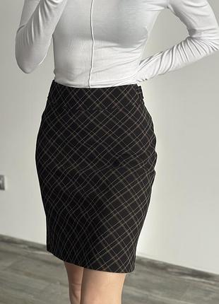 Спідниця в клітинку чорна