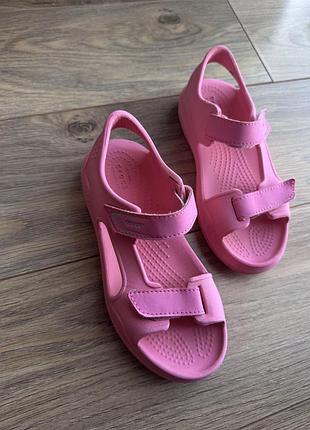 Сандалі на дівчинку crocs swiftwater expedition sandal рожеві