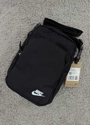 Месенджер nike