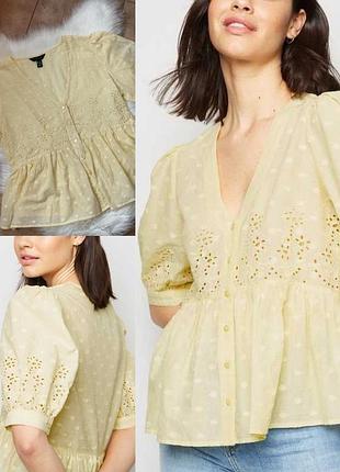 Воздушная блуза с перфорацией на пуговицах с рукавами фонариками в красивом цвете