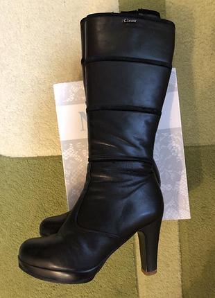 Зимові шкіряні сапожки на високому каблуці 35 розмір