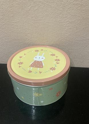 Металева коробка, металлическая коробка