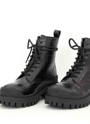 Демисезонные чёрные женские ботинки люкс