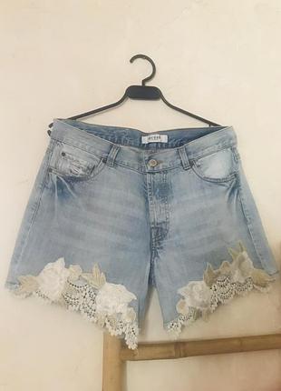 Стильные шорты с вышивкой guess