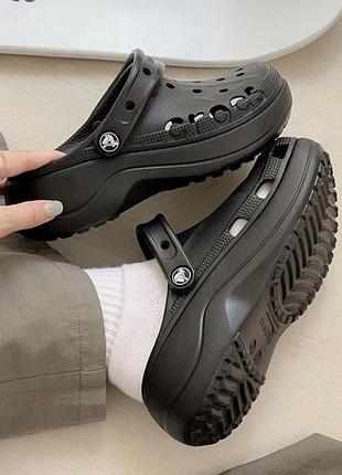 Стильні трендові базові чорні крокси на високій підошві оригінал crocs