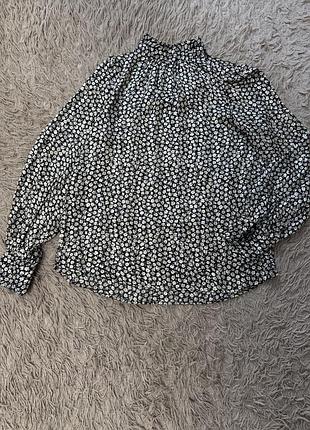 Блуза чорна напівпрозора блуза в квіти h&m