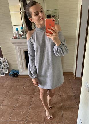 Платье с открытыми плечами 2
