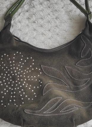 Сумочка темно зеленого цвета из натуральной замши