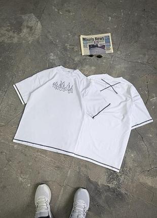 Біла футболка оверсайз