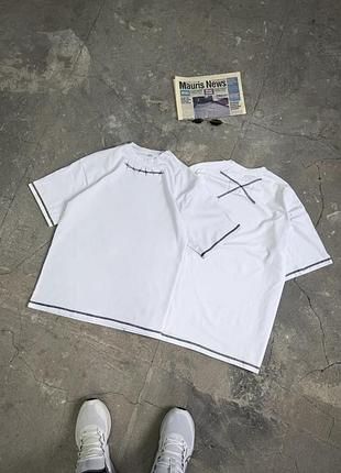 Біла футболка оверсайз