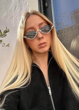 Окуляри у золотій оправі